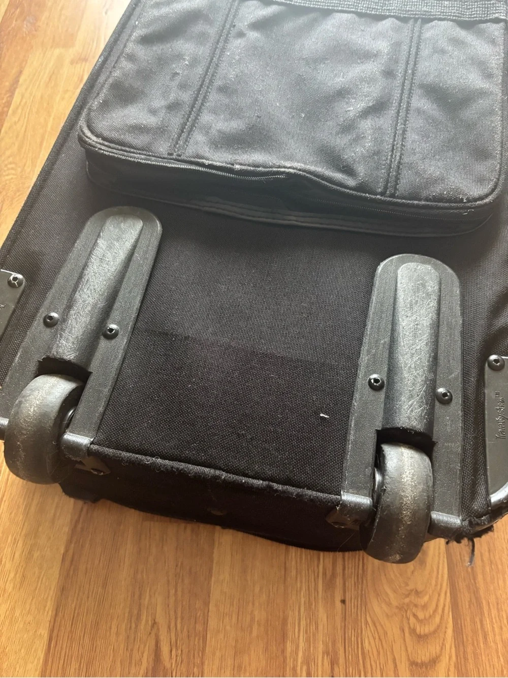 Travelpro B5 crew suitcase with rare sliding handle